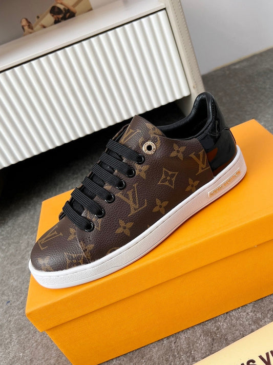 Frontrow Sneakers
